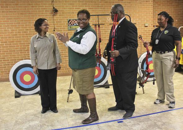 KC Mayor receiving archery tips.