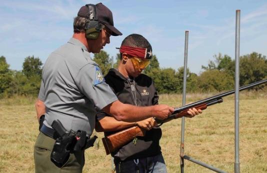 Agent helps teen with shotgun shooting